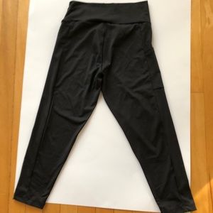 NWT! Series 8 Black Active Capris Leggings - Size Small